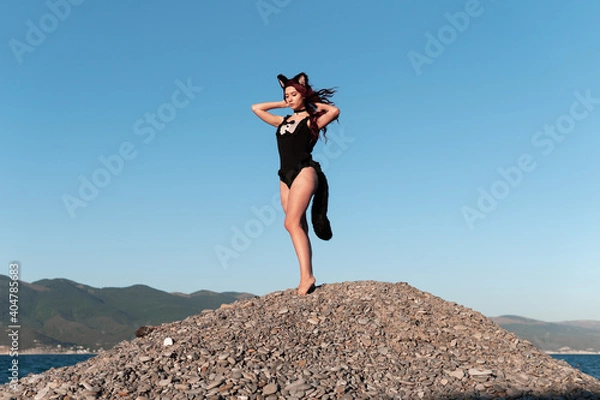 Obraz cat-tail girl on the beach