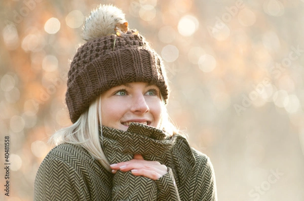 Obraz Młoda kobieta jesienią