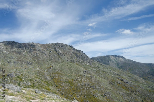 Obraz Paisagem com montanhas rochosas