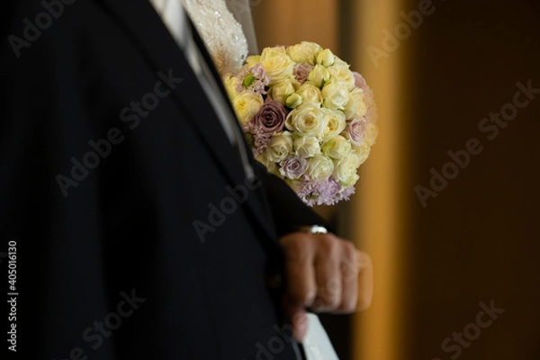 Obraz 新婦父 チャペル 入場 はなよめ 花嫁 ウエディングドレス 手 ネイル 結婚式 wedding ベール 腕組み	