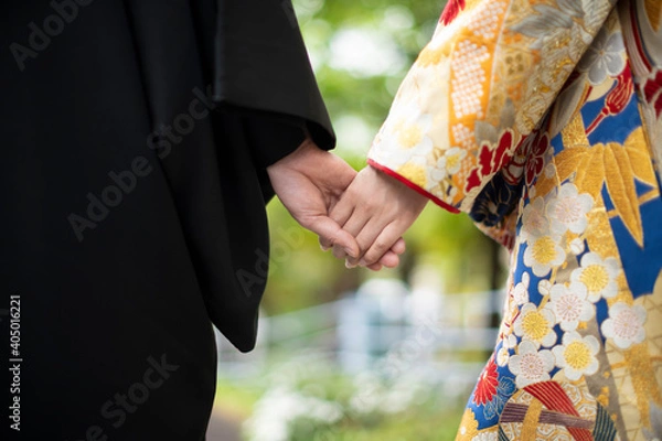 Obraz 和装 着物 和婚 色打掛 はなよめ 花嫁 ウエディングドレス 手 ネイル 結婚式 wedding ベール 腕組み