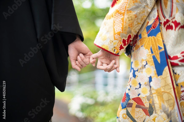 Obraz 和装 着物 和婚 色打掛 はなよめ 花嫁 ウエディングドレス 手 ネイル 結婚式 wedding ベール 腕組み