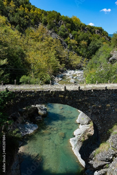 Fototapeta View of the traditional stone Sigouna Bridge in Epirus, Greece.