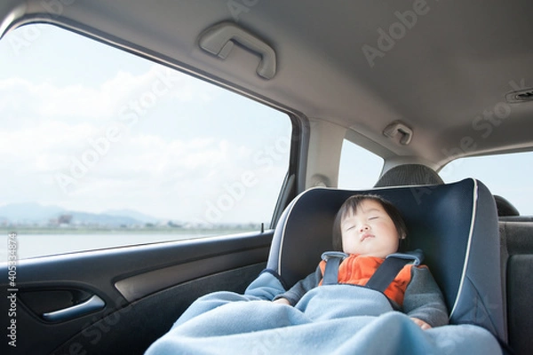 Obraz チャイルドシートで寝る男の子