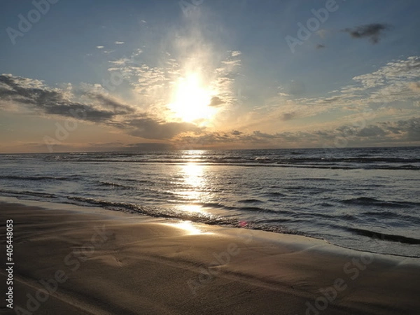 Fototapeta 一度は走ってみたい千里浜なぎさドライブウェイ(夕陽)