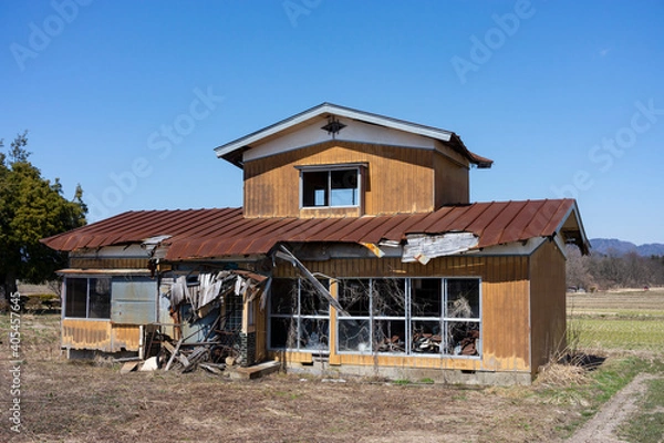 Fototapeta ぽつんと立ってる廃屋