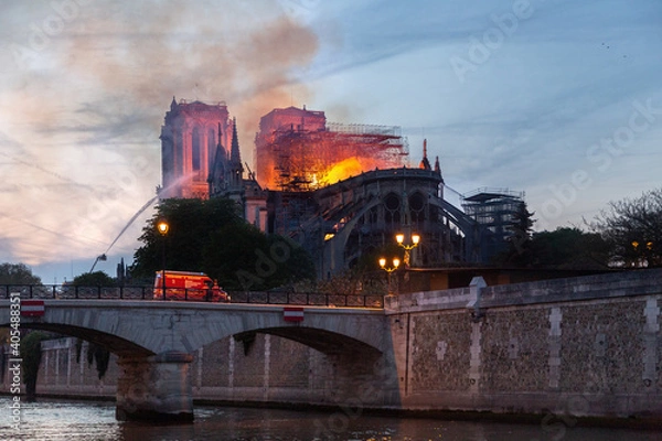 Obraz Cathédrale Notre Dame de Paris en feu