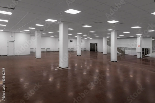 Fototapeta Empty light commercial space. Premises for rent. An empty room with large white walls.