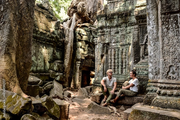 Obraz couple discovering Angkor Wat in Cambodia