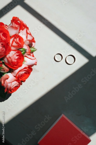 Obraz Rings newlyweds on the table next to the bouquet