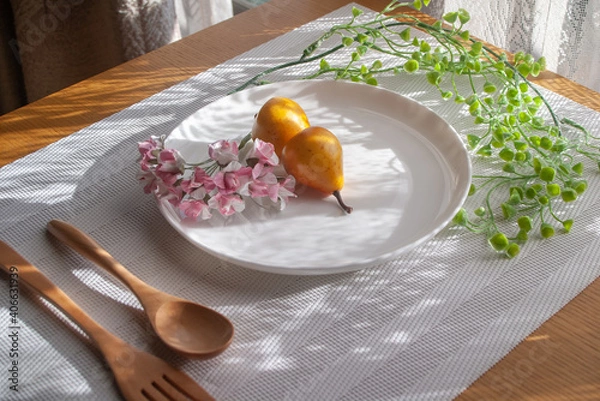 Obraz 花とフルーツの乗った皿