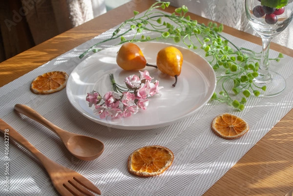 Obraz 花とフルーツの乗った皿