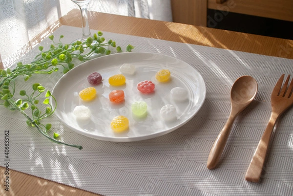 Obraz カラフルな飴の乗った皿