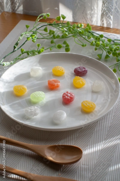 Obraz カラフルな飴の乗った皿