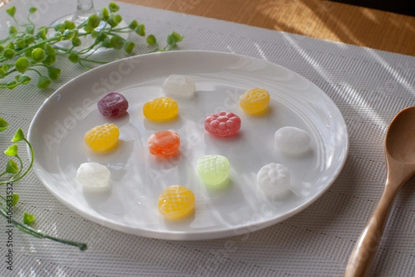 Obraz カラフルな飴の乗った皿