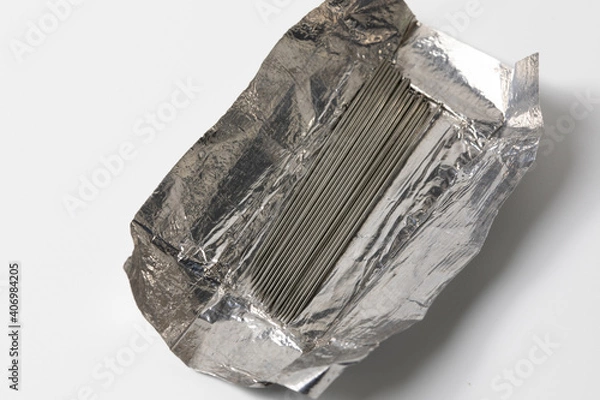 Obraz 錫箔に包まれた縫い針