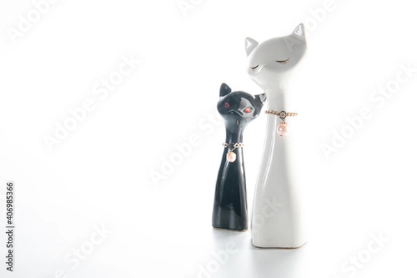 Fototapeta 黒猫と白猫の置物