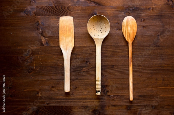 Obraz mestoli in legno da cucina per preparazione cibo