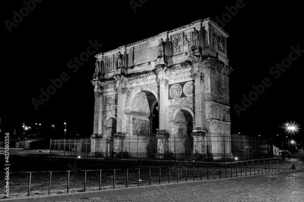Obraz arco di trinfo e arco di traiano a Roma vicino al colosseo di notte