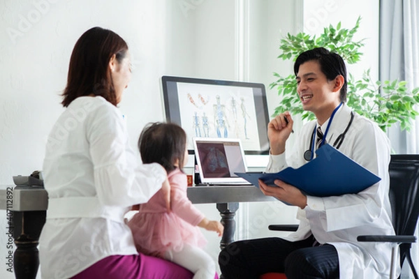 Fototapeta 小児科の男性医師と患者の母娘
