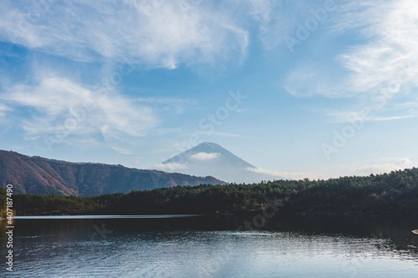 Fototapeta 晴れた日の湖と富士山