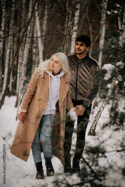 Obraz couple walking in winter forest