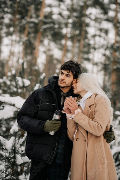 Obraz couple in winter forest