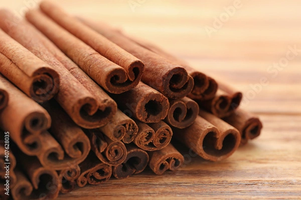 Obraz Cinnamon sticks on table, closeup
