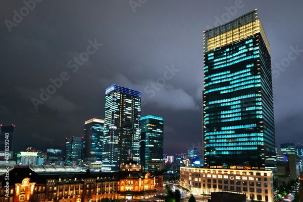 Fototapeta レトロな駅舎とモダンな高層ビル