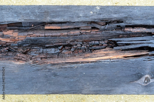 Obraz old dilapidated wooden sleeper