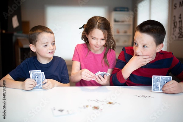 Obraz kids playing cards