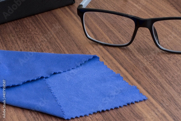 Obraz black glasses with case
