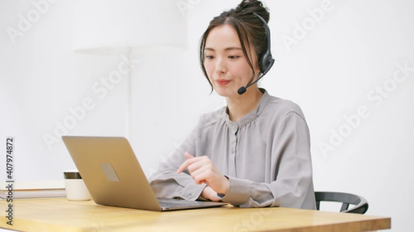 Fototapeta テレワーク・リモートワーク・女性