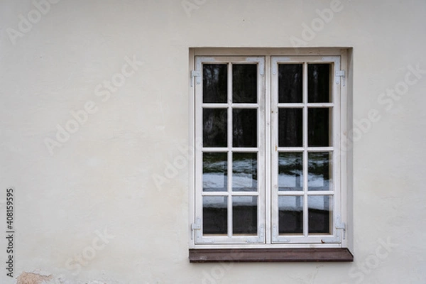 Fototapeta bright building wall with one window in it