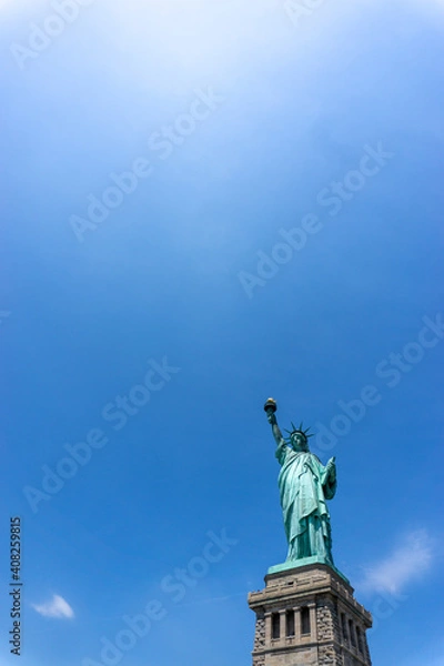 Obraz Looking at the symbol of New York, the Statue of Liberty