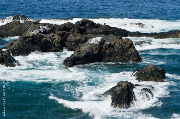 Obraz Waves splashing on the rocks