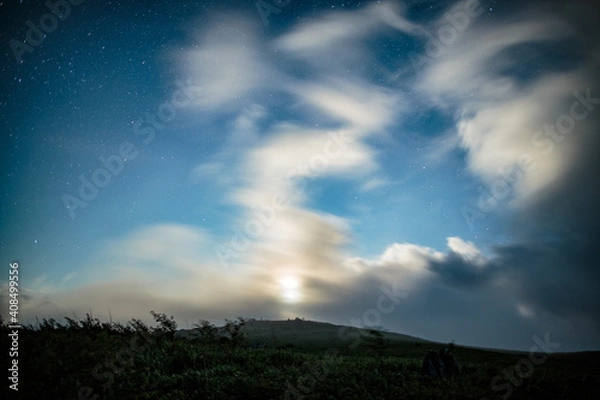 Fototapeta 雲流れる天狗高原の夜