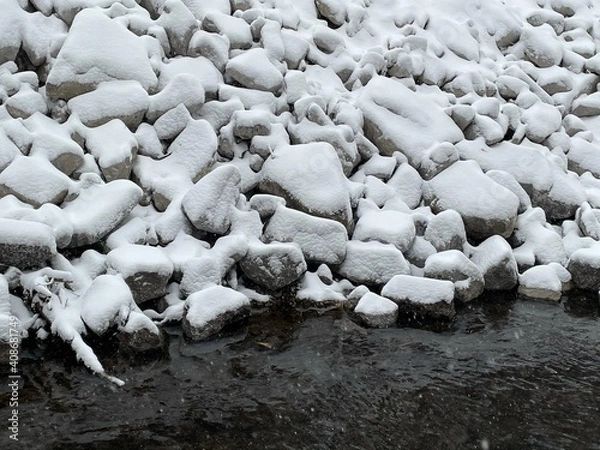 Obraz snow covered rocks
