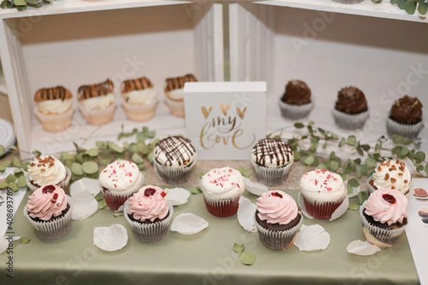 Obraz Wedding dessert table cupcake