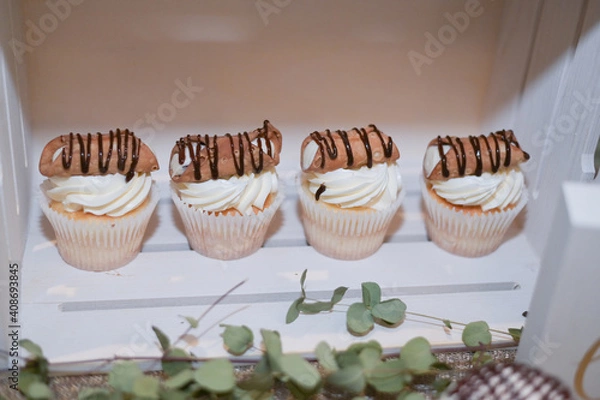 Obraz Wedding dessert table cupcake