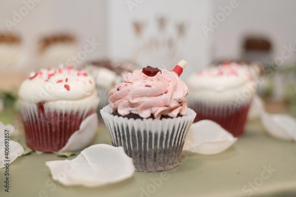 Obraz Wedding dessert table cupcake