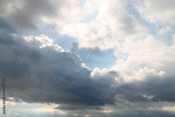 Fototapeta A beautiful horizontal shot of bright blue sky with fluffy white clouds. Dramatic view. grey clouds over the sea. summer sunset