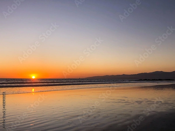 Fototapeta Beach sunset in Venice, CA in winter