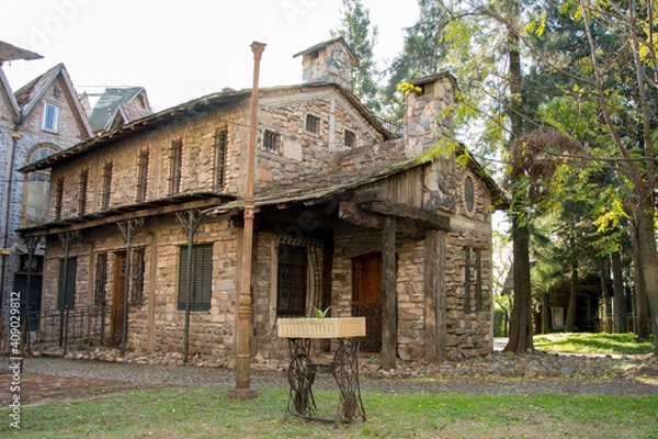 Obraz Edificios antiguos de pueblo de estilo colonial