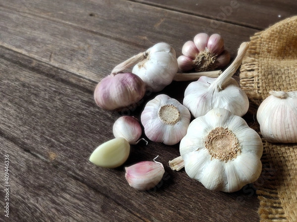 Obraz garlic on table