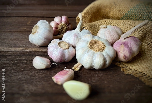 Obraz garlic on a table
