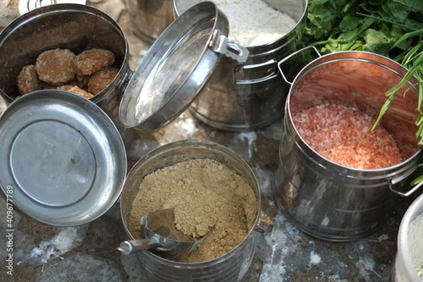 Obraz pot with spices