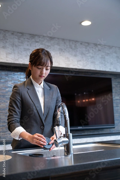 Obraz 女性とキッチン