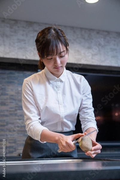 Obraz 女性とキッチン