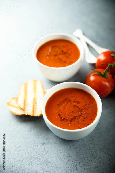 Fototapeta Homemade spicy tomato soup with grilled bread